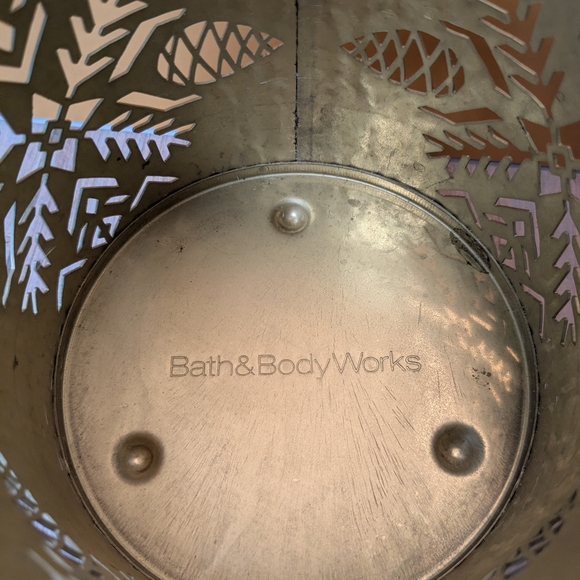 Bath & Body Works Gold Snowflake & Pinecone 3 Wick Candle Holder - Picture 2 of 6